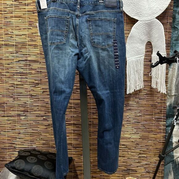 Lucky Brand 181 Relaxed Straight in Lakewood (Lakewood) Men's Jeans Size 42W X 3 - Picture 3 of 3